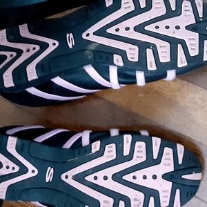 Nice skechers slip ons.